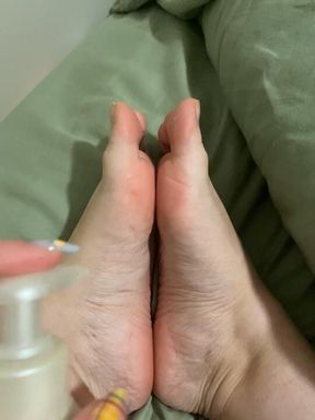 Creamy sole massage