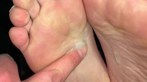 Foot fetish masturbation, cumshot massage below those feet.