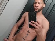 Me miró al espejo y no me resisto en tocarme