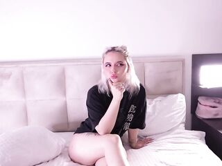 My step-sister was dumped by her boyfriend during ovulation, and as her step-brother, I helped her out with sex.