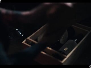 Mag Numb the Vampire - Alt Goth Lesbo Turns Clemence Into Concupiscent Serf