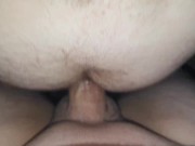 Encostei a puta contra o meu carro e fodi-o. So leite a pigar do cú da puta. video 2k