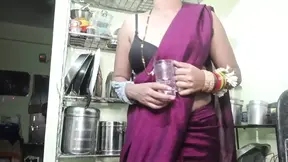 Desi bhabhi ketchen sex boobs massage