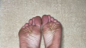 jessy plays with her pink sole