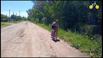 Ciclistas tienen sexo cerca de la autopista,al aire libre.Cicloturismo rural y sexo