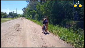 Ciclistas tienen sexo cerca de la autopista,al aire libre.Cicloturismo rural y sexo