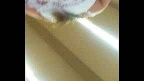 Sabrosas nalgas bajo falda (upskirt)