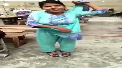 Kapde Ki Factory Me Kam Karti Hui Ladki Ko Choda MMS Sex Video