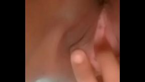 Mi zorra se mete el dedo