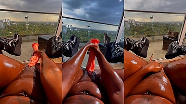Squirting like a water fountain after the hard Strokes