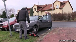 Car-repairs guy gets seduced by a big man