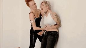 scarica di pugni sullo stomaco di Elizabeth - discharge of punches on Elizabeth's stomach ( 1 PART MP4 - MOBILE VERSION )