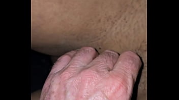 O cara atr&aacute_s do gloryhole n&atilde_o deu conta tive que pedir para o meu marido me fazer gozar!