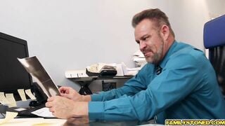 Boss Daddy flexing Bambi Brooks pussy and fucks her sideway