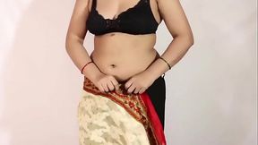 देखो साङी पहनती मादरचोद भाभी को इतनी हार्ट दिख रही है की मेरा लन्ङ खङा हो गया