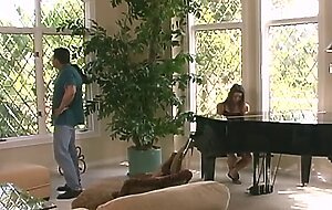 Kelli Tyler adora farsi scopare e divertirsi come una troia
