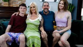 Elana Bunnz and Lucy Foxx are enjoying 3some in the bedroom