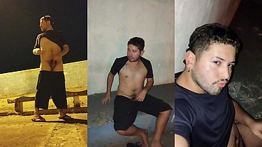 The football team finished the match and I took the opportunity to show off in public and have fun.