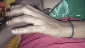 Gaon ke friend ki mausi ko Apne Ghar per bulakar Kali chut Ki Kar Li chudai Desi mausi ki chut