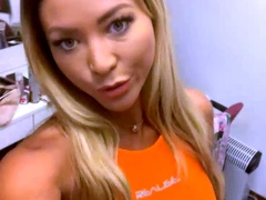 Amateur babes are good at masturbating as well