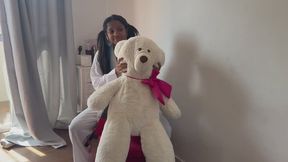 Urso não obedeceu e teve uma chave de tesoura da minha