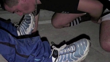 626 striaght in gogging suck his friend in discret underground