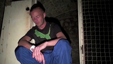 626 striaght in gogging suck his friend in discret underground