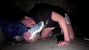 626 striaght in gogging suck his friend in discret underground
