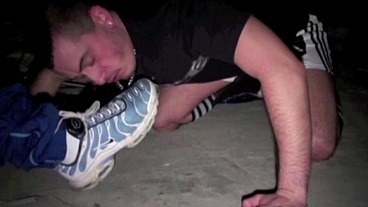 626 striaght in gogging suck his friend in discret underground