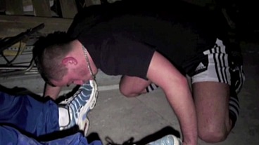 626 striaght in gogging suck his friend in discret underground