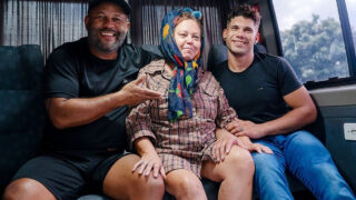 Amatur matang yang montel mendapat punggung gemuknya ditumbuk oleh Jay Brown