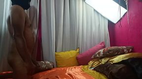 Linda boneca gostosa sendo sarabulhada arrega&ccedil_ada por pica grande e grossa de garot&atilde_o chupeteiro