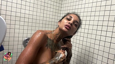 Big Bush dripping wet in the shower