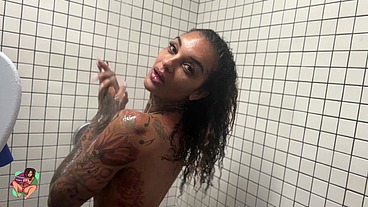 Big Bush dripping wet in the shower