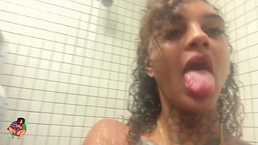 Big Bush dripping wet in the shower