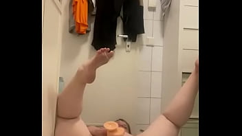 Deutsche Anna spreads her legs wide for big dick