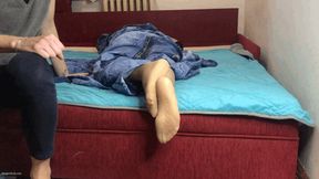 TICKLING ROOMMATE SMALL NYLON FEET - MP4 Mobile Version