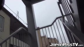 Amateur Oriental businesswoman caught pissing by voyeur