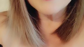 Sexy MILF Nikki Closeup Cellphone Dildo Play