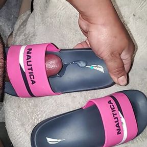 mechanic found flipflops in soccer mom minivan