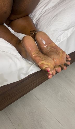 Wrinkled Soles and Booty Tease in Bed