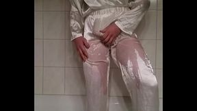 Selfpissing in Satin