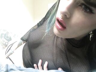 Hentai Gal Screws Herself For U