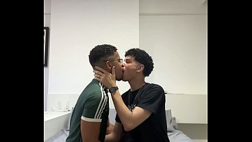 Fudendo o putinho de calcinha