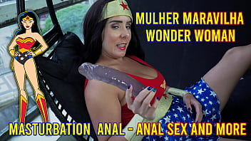 THE WONDER WOMAN GETS A ANAL FUCK WITH A BIG TOY IN ASS - A MULHER MARAVILHA RECEBE UMA FODA ANAL COM UM GRANDE BRINQUEDO NO CU