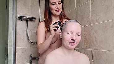 Scarlot Rose shaves my head nice and smooth for me as we chat about hairstyles, headshaves and wigs, and how they affects our...