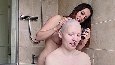Scarlot Rose shaves my head nice and smooth for me as we chat about hairstyles, headshaves and wigs, and how they affects our...
