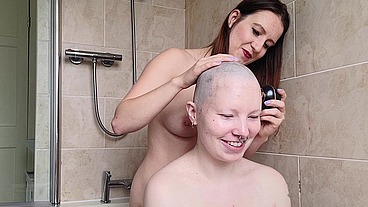 Scarlot Rose shaves my head nice and smooth for me as we chat about hairstyles, headshaves and wigs, and how they affects our...