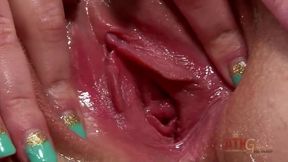 Solo amateur redhead Farrah Flower rides her Hitachi to get her pussy soaked