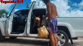 the hot boss was all naughty and gave her ass to the country caretaker in the middle of the farm until she got a nice cumshot on her ass. vagninho and vivi capetinha
